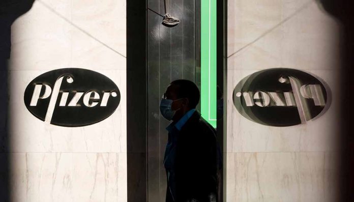 alarde-patriotico-reino-unido-aprobacion-vacuna-polemica-gintv-1200x685 Alarde patriótico en Reino Unido por aprobación de vacuna crea polémica