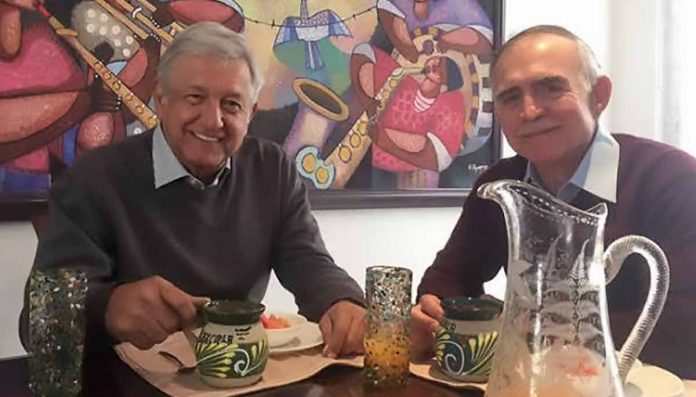 AMLO anuncia que Alfonso Romo deja coordinación de la Oficina de Presidencia