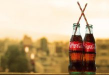 Gente detrás del dinero: Coca-Cola sale al quite, Disney y UNOPS Gente detrás del dinero.