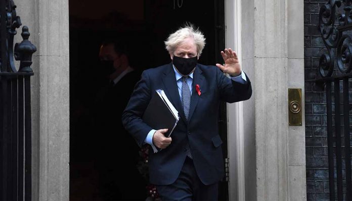 Johnson: Reino Unido no puede relajar las restricciones para contener la Covid-19